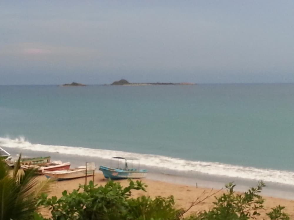 Sea View Beach Hotel 38/47