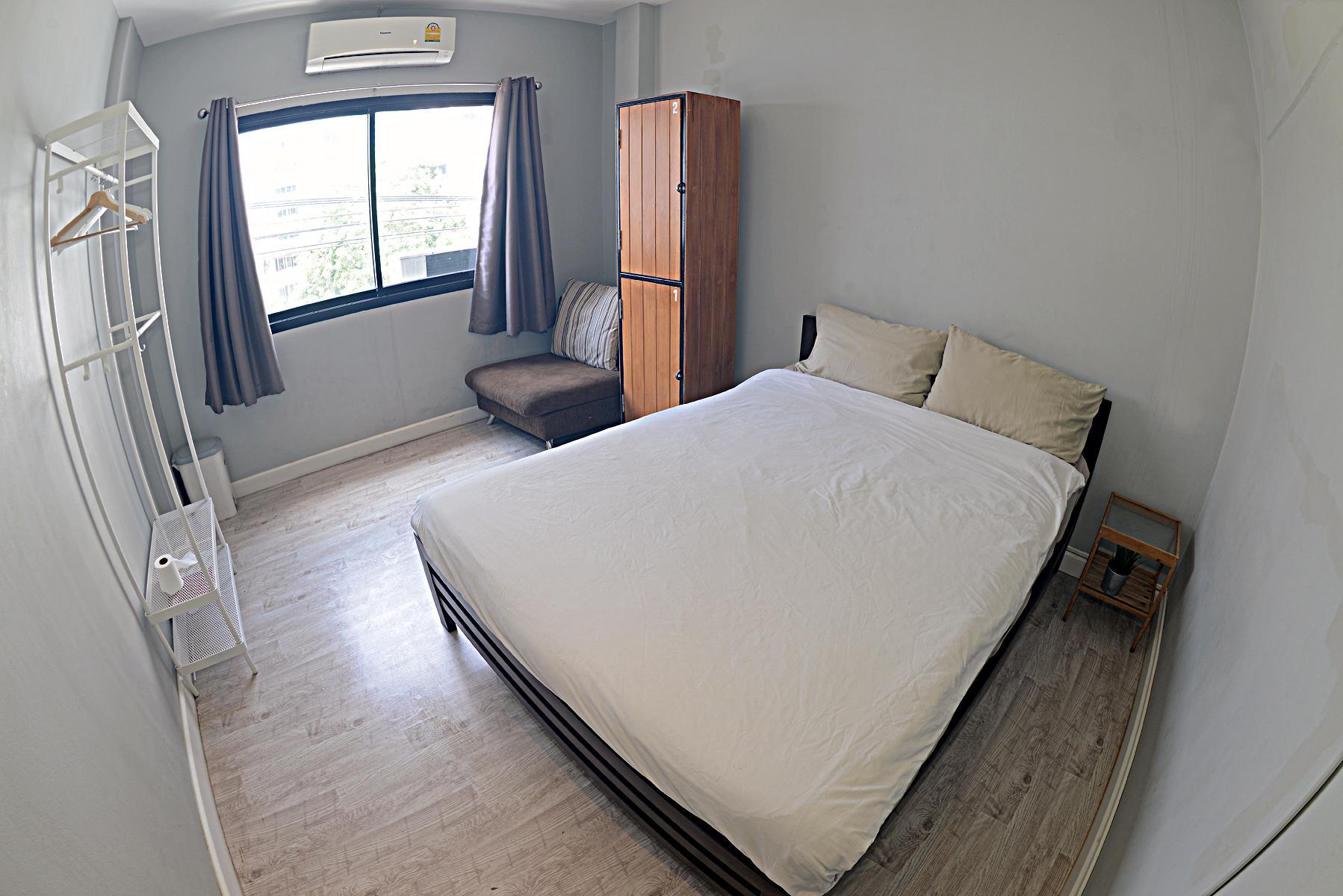 Private, 2 Bunk Beds, Queen Bed