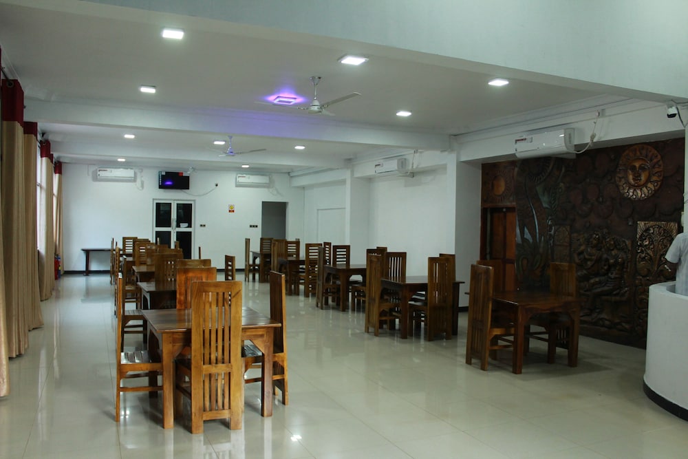 Ananthi Hotels 8/18
