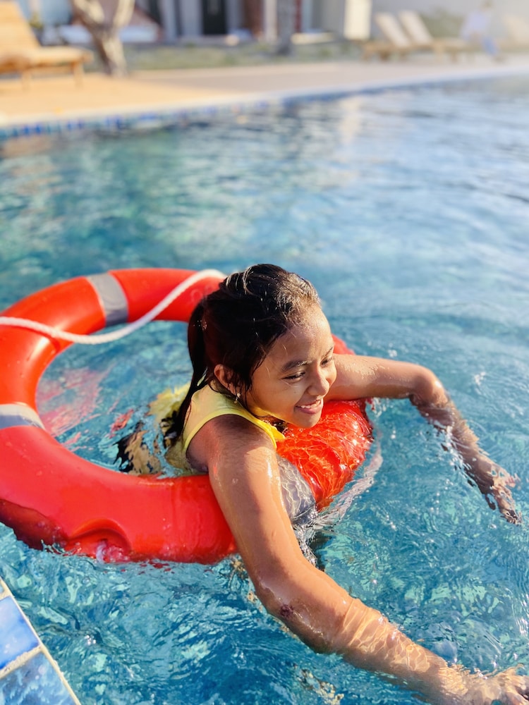 Kambaniru Beach Hotel and Resort 39/49