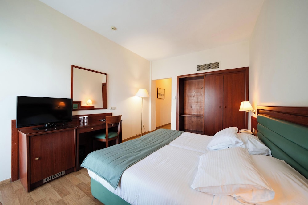 Paliria Hotel 24/73