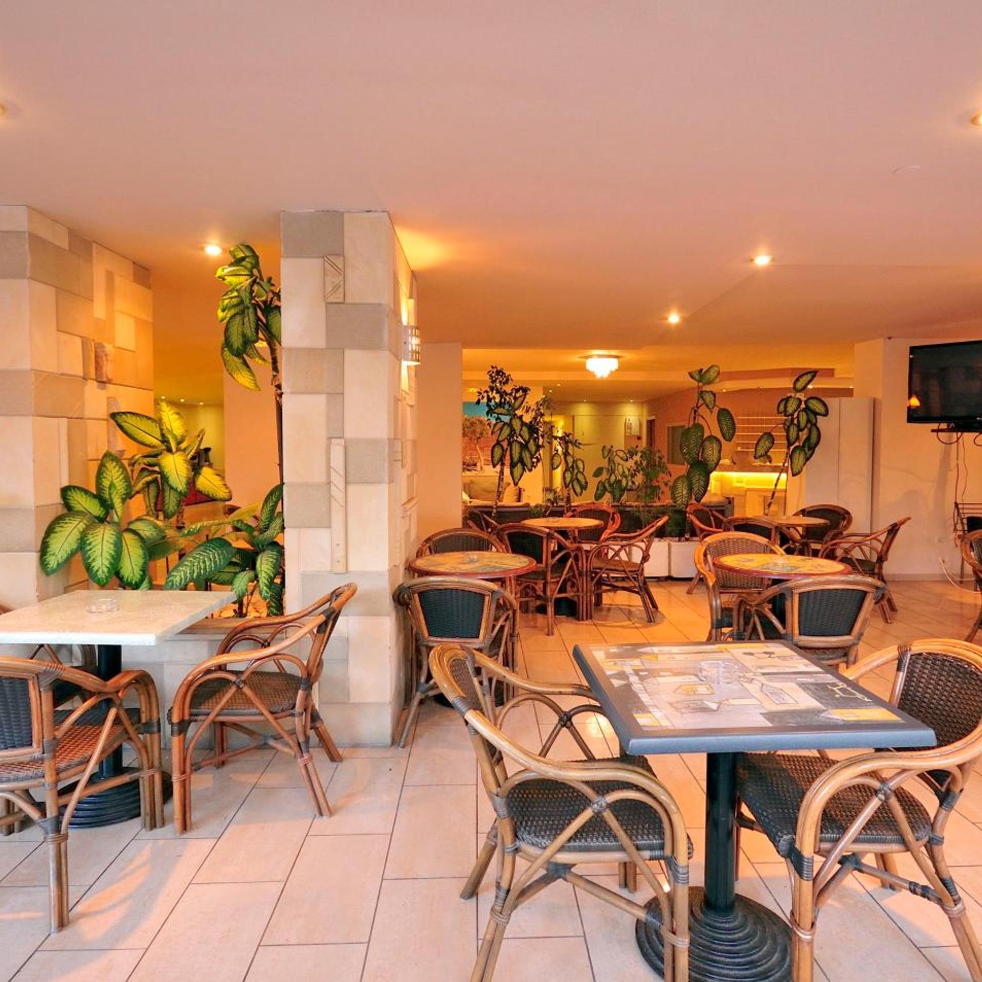 CARINA HOTEL 23/34