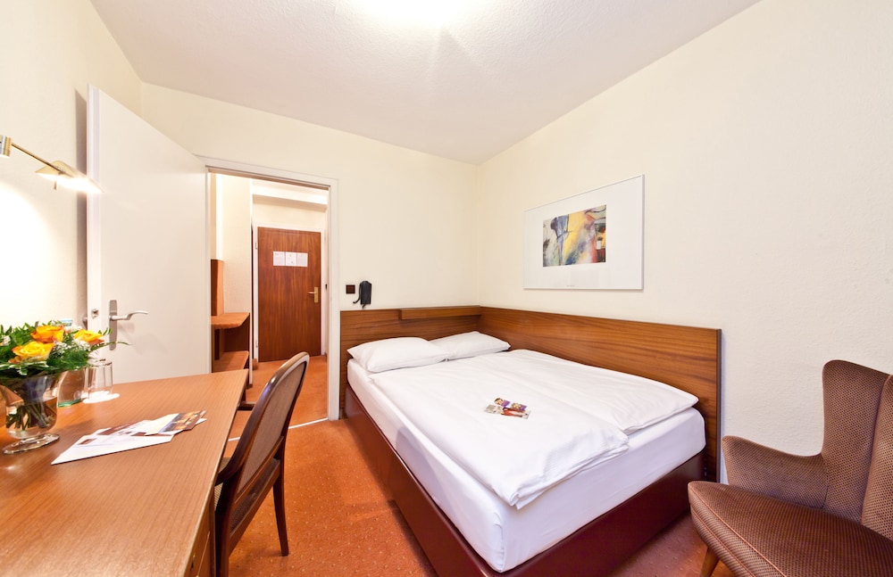 PLAZA INN Rieker Stuttgart Hauptbahnhof 30/65