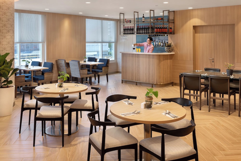 Grand Mercure Singapore Roxy 50/66