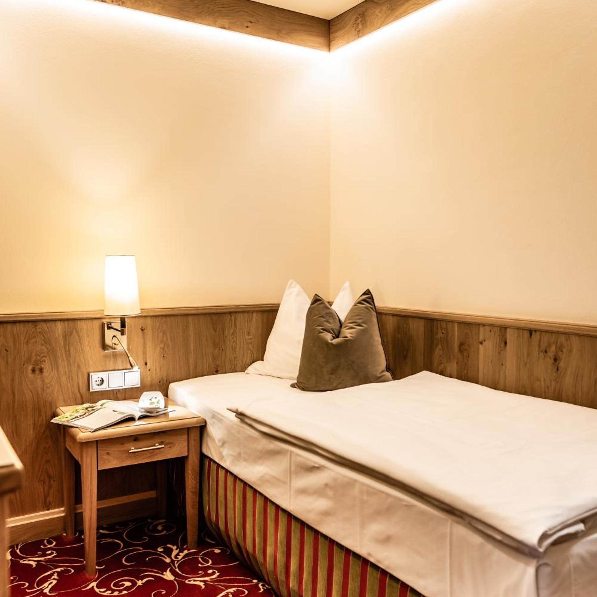 Room, Triple, Street View، Hubertushof 5/8