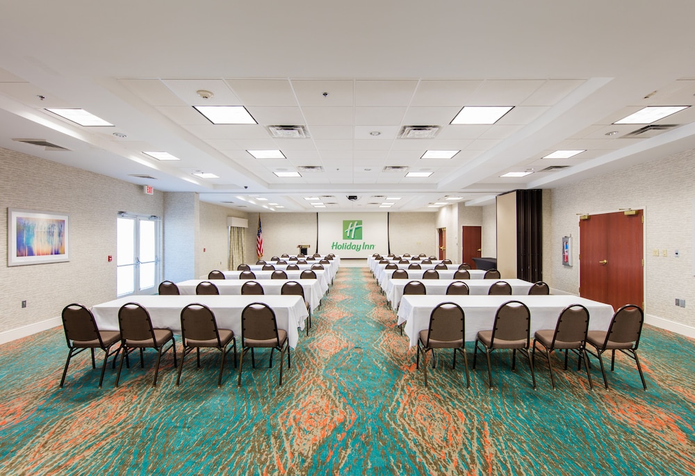 Holiday Inn Hotel And Suites Lake City 38/42