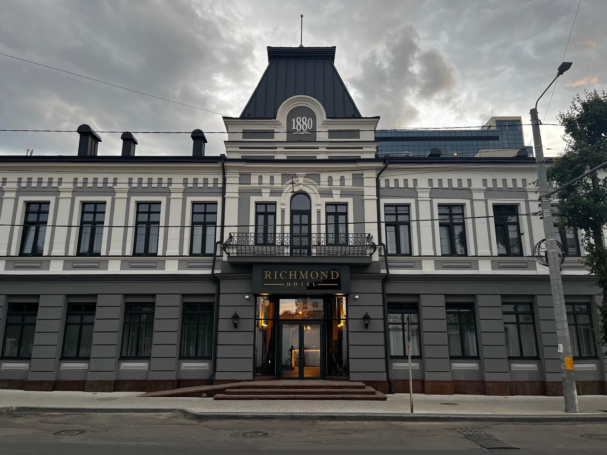 Richmond Hotel 1/38