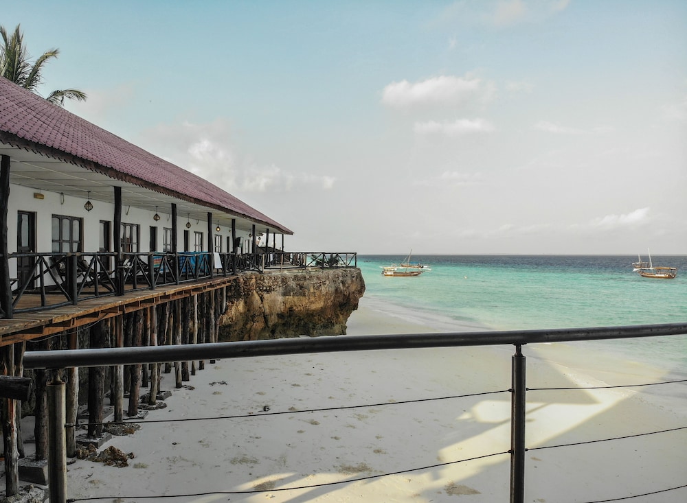 Amaan Beach Bungalows 10/38