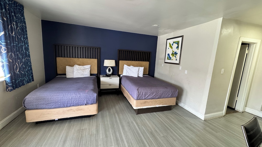 Economy 7 Inn Hampton W Pembroke 32/64