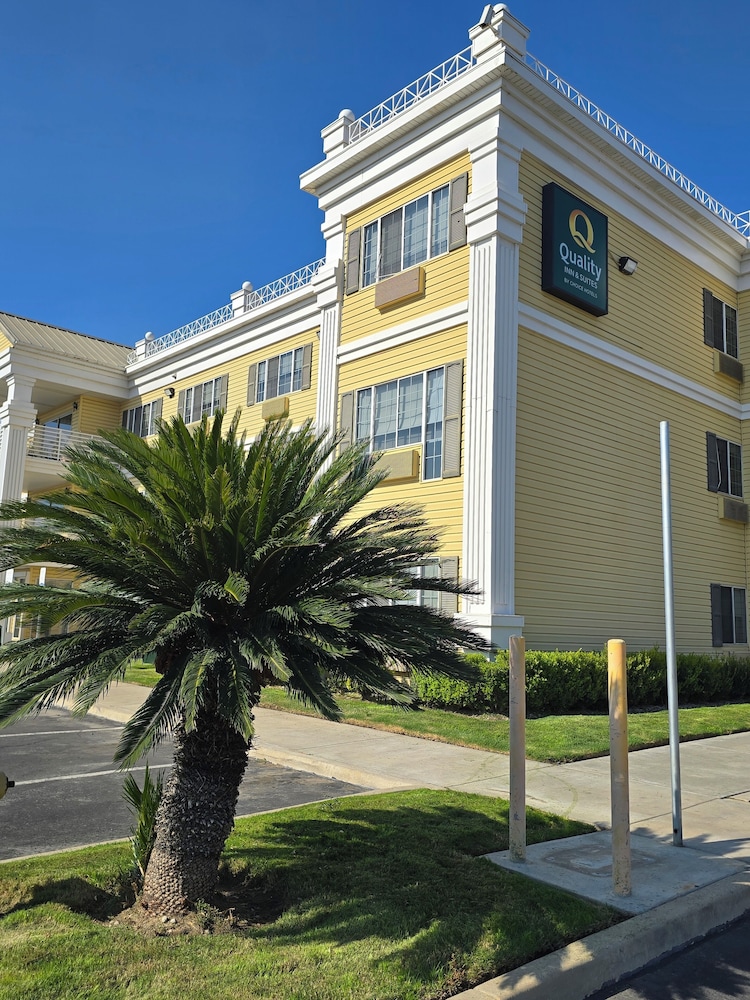 Quality Inn & Suites Tulare CA 46/50