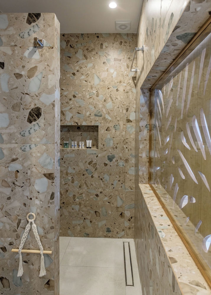 Niki Savvas Studios And Suites 43/73