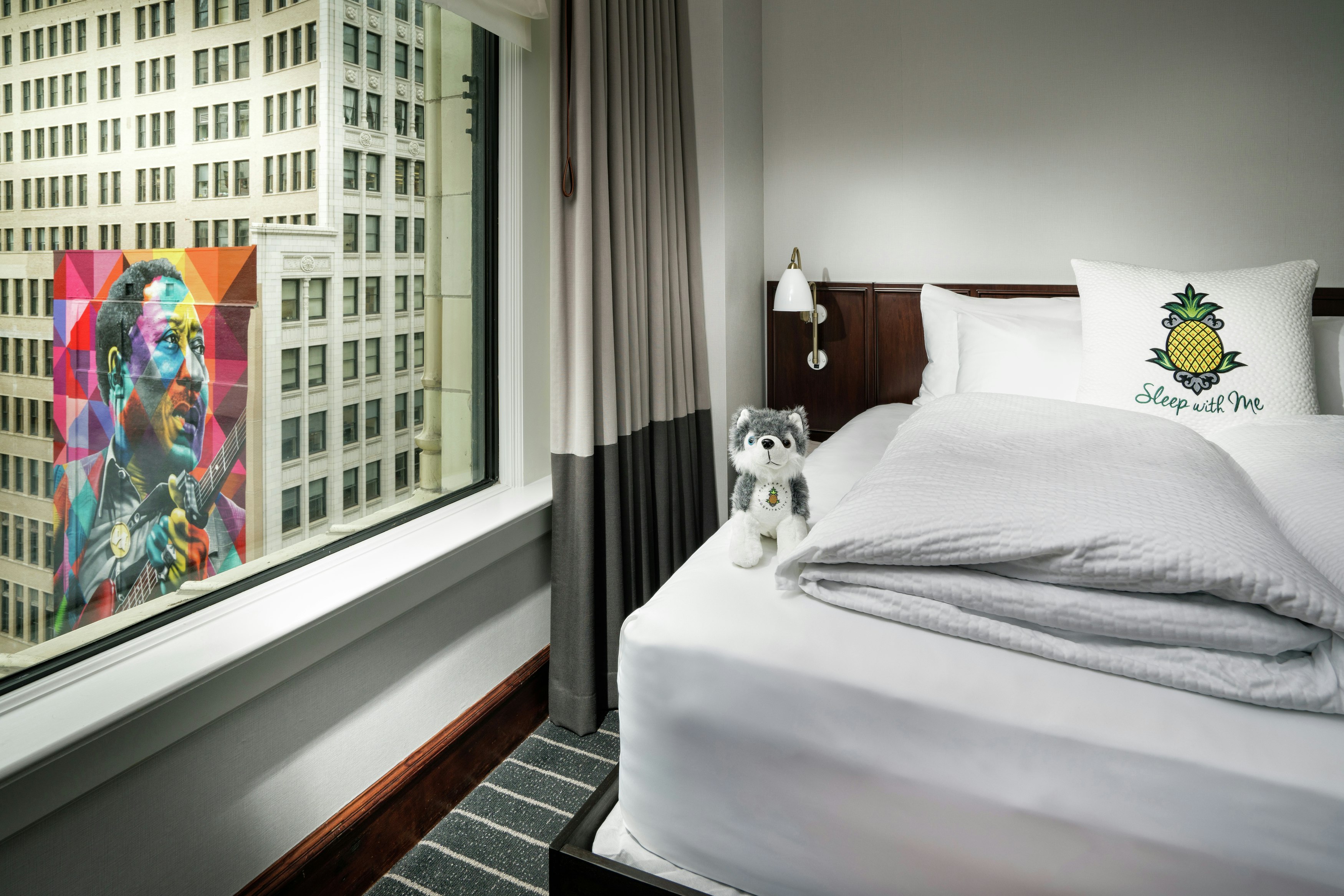 Staypineapple An Iconic Hotel The Loop Chicago 9/50