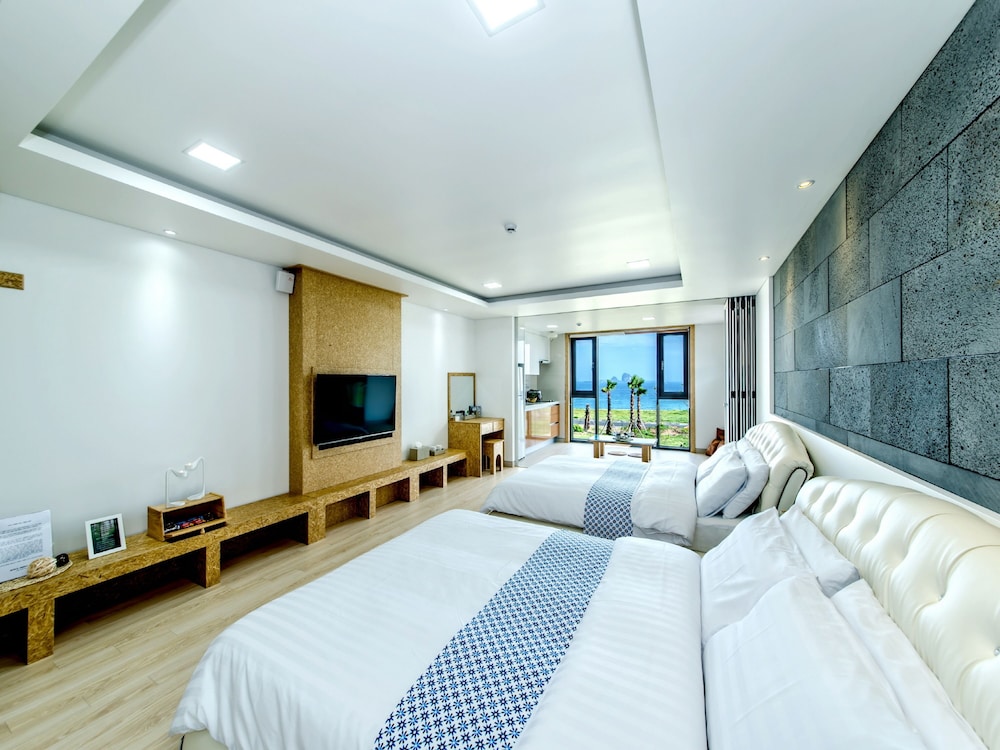 Sun And Moon Resort 6/100
