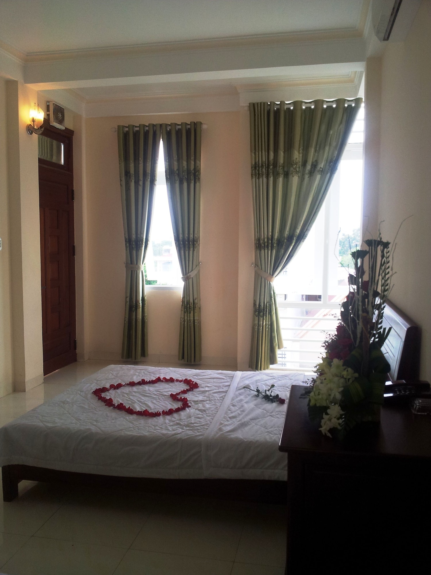DELUXE, DOUBLE BED