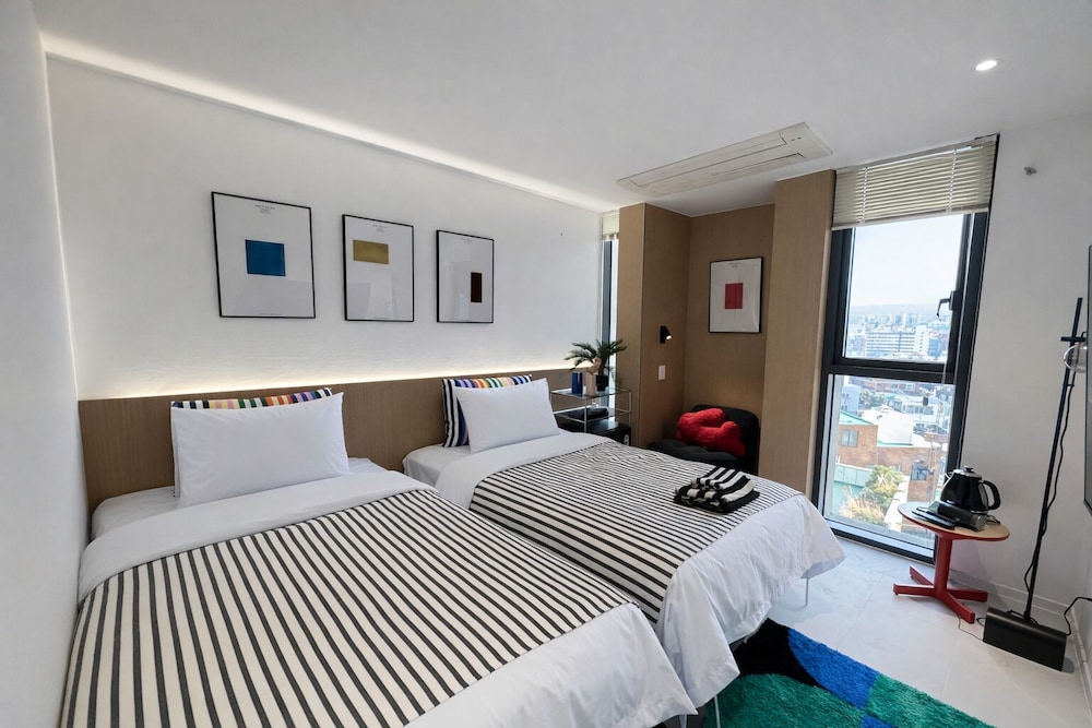IVORY, DELUXE, TWIN BEDS