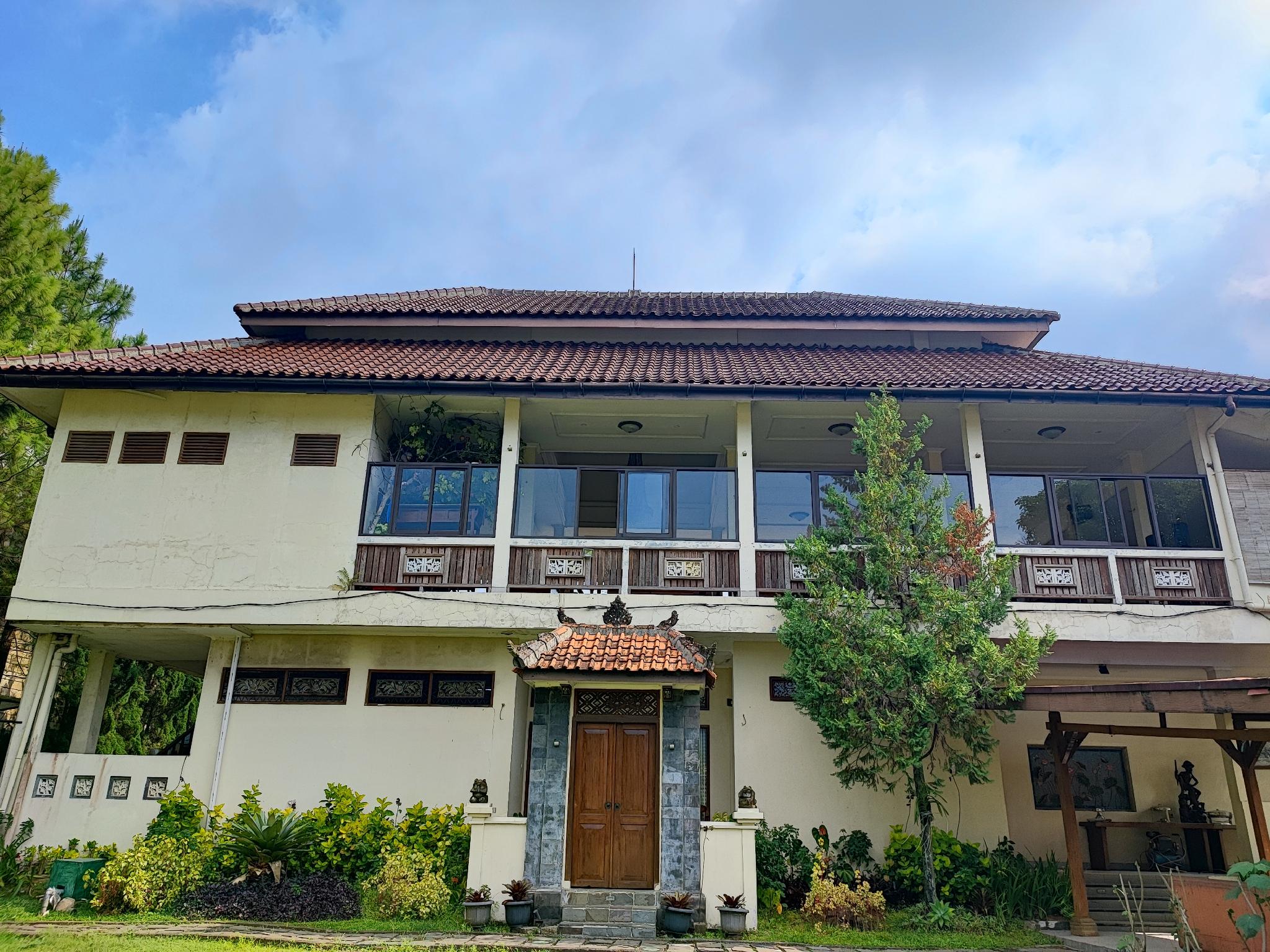 Taman Teratai Hotel 2/50