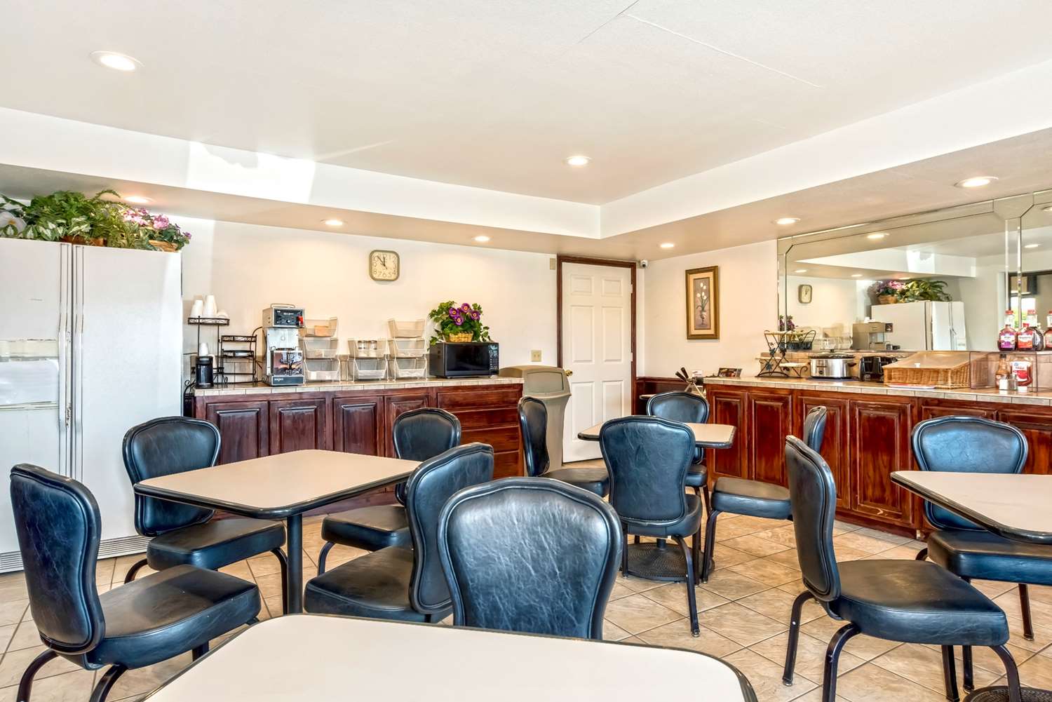 Americas Best Value Inn Paris 11/20