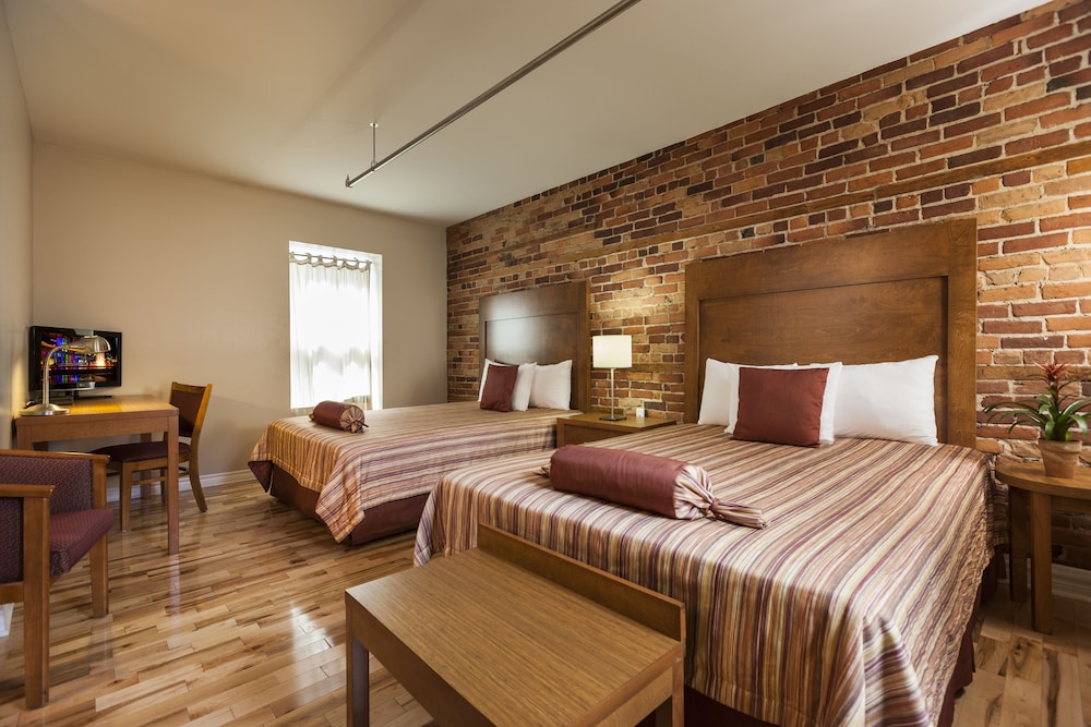 SUPERIOR, 2 QUEEN BEDS, PRIVATE BATHROOM