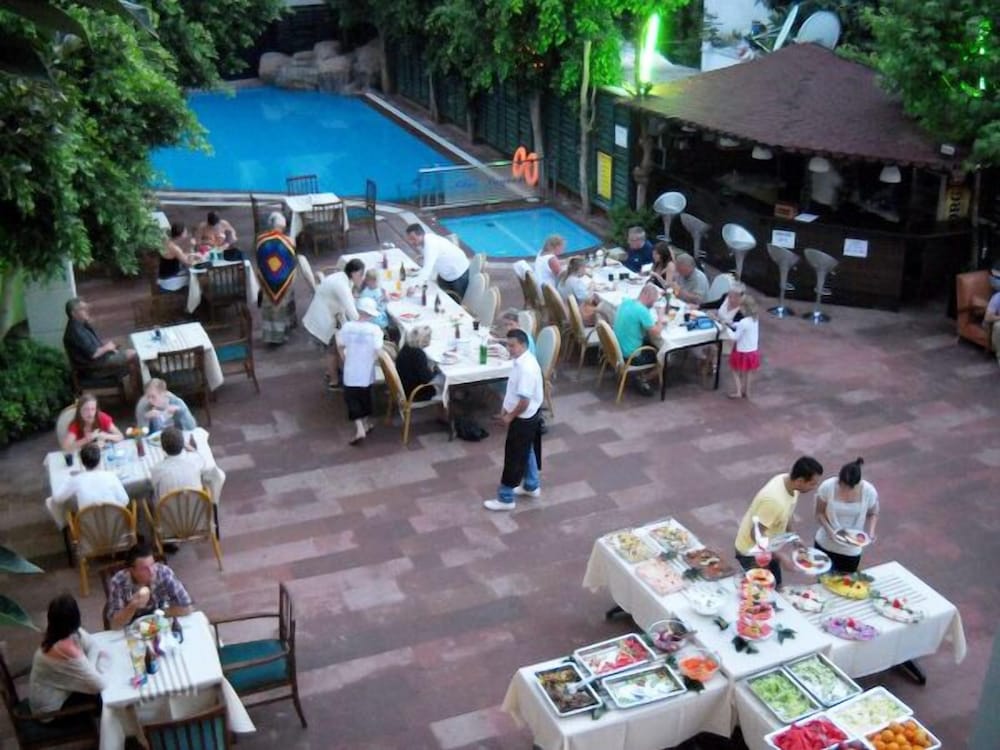 Two Seas Hotel 45/50
