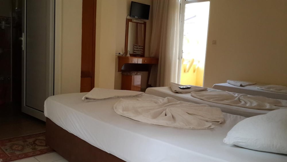 Caner Hotel 8/38