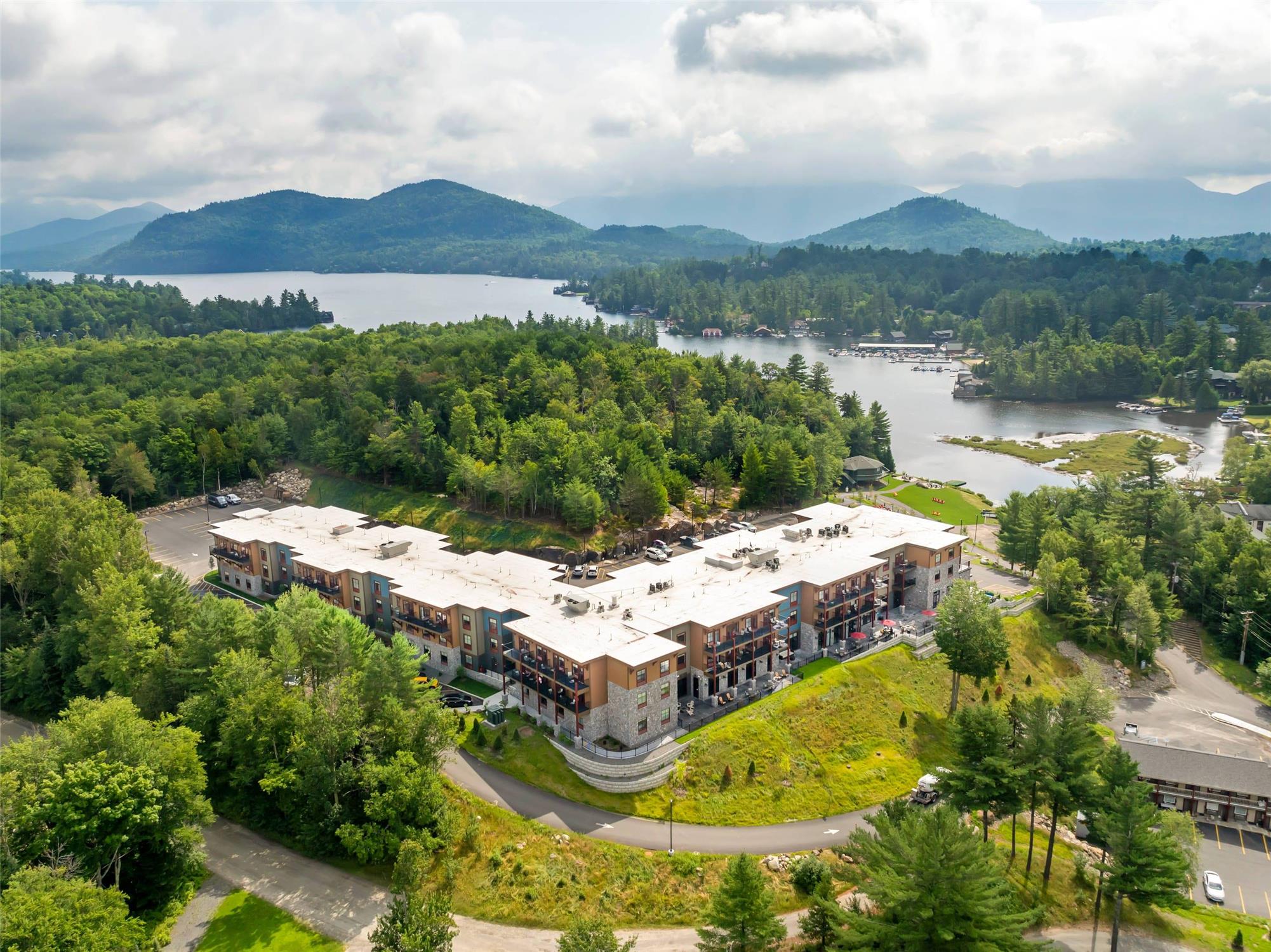 Cambria Hotel Lake Placid - Lakeside Resort 25/26