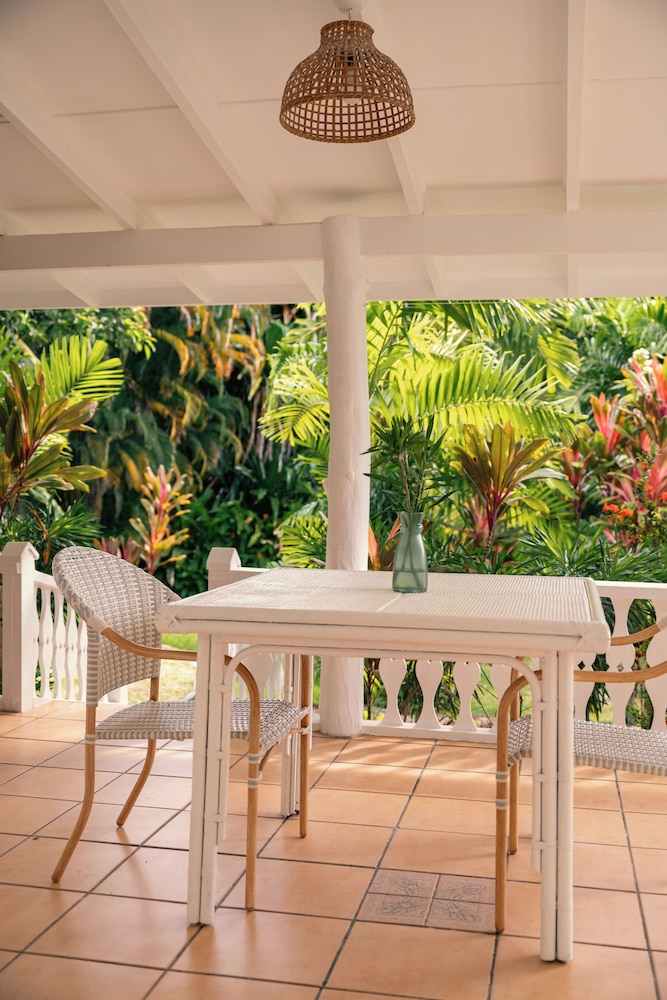 Beau Vallon Bungalows 35/50