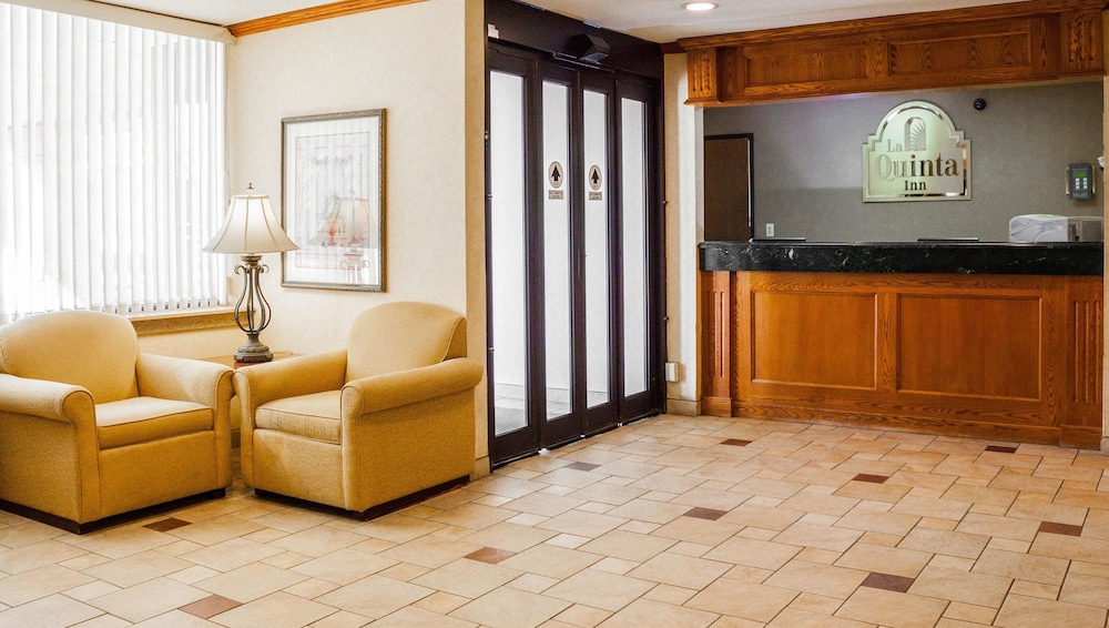 La Quinta Inn and Suites by Wyndham Cincinnati North 8/38