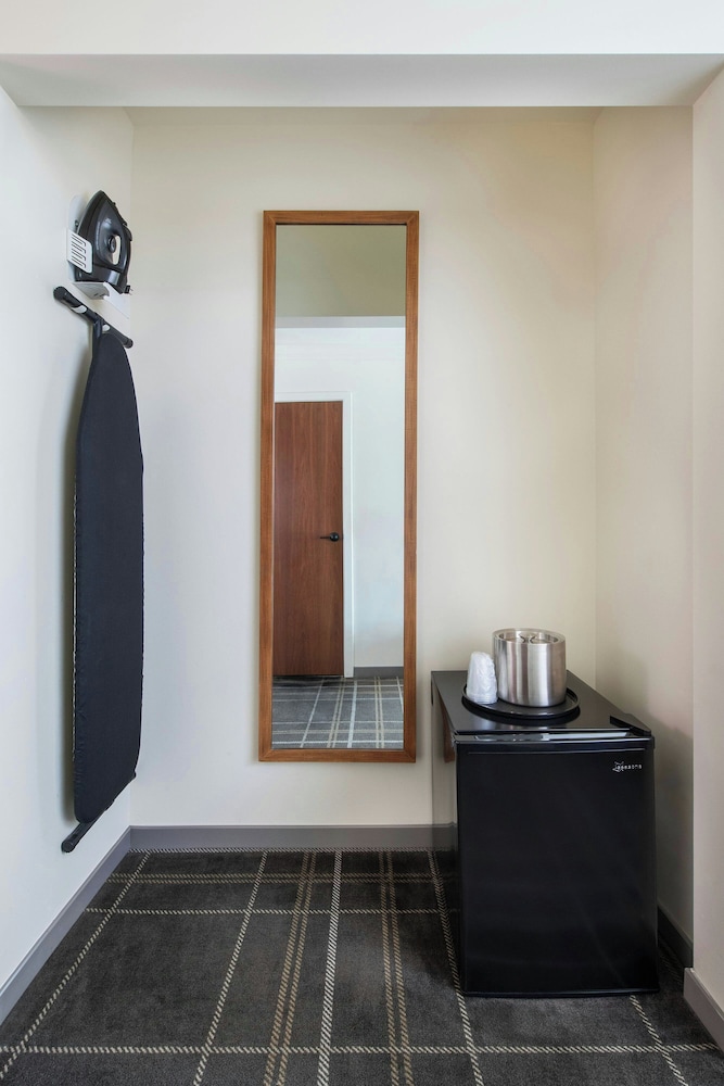 FOUND Hotel, Santa Monica 6/50