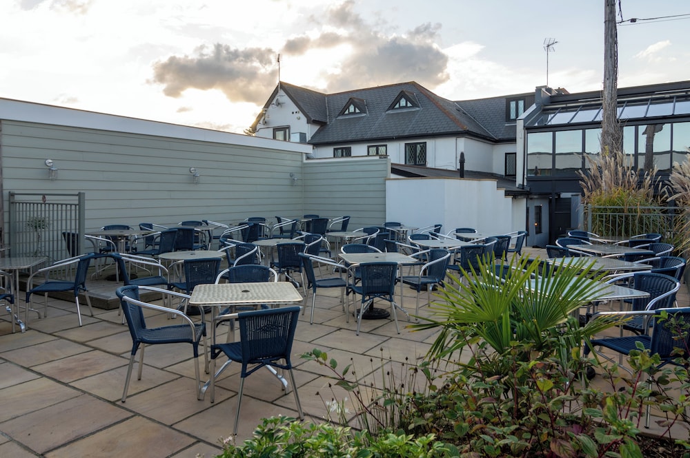 The Gissons Hotel 46/50