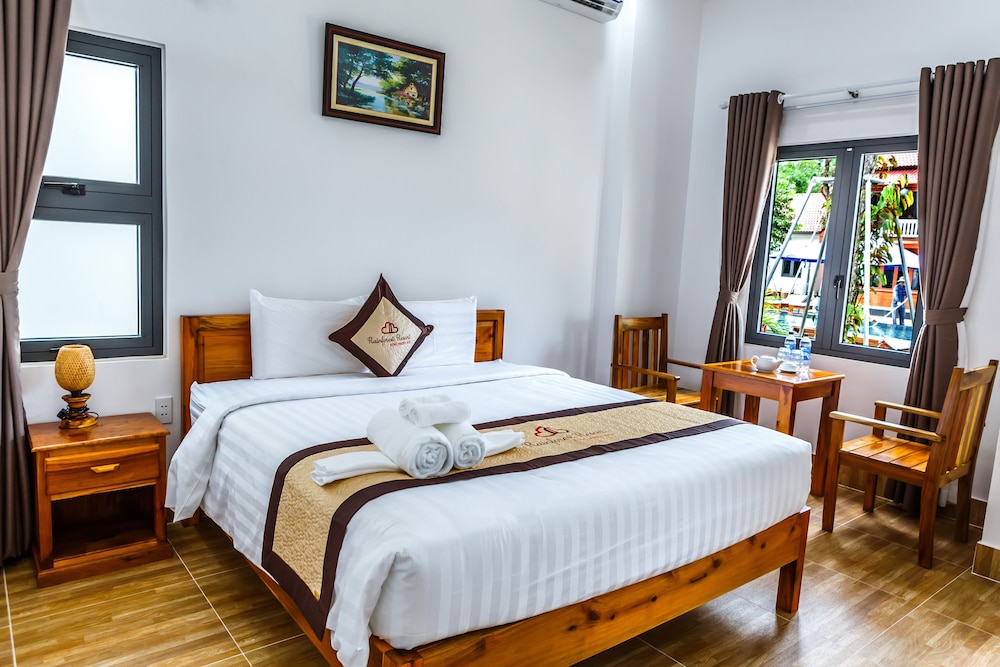 DELUXE, DOUBLE BED, POOL VIEW