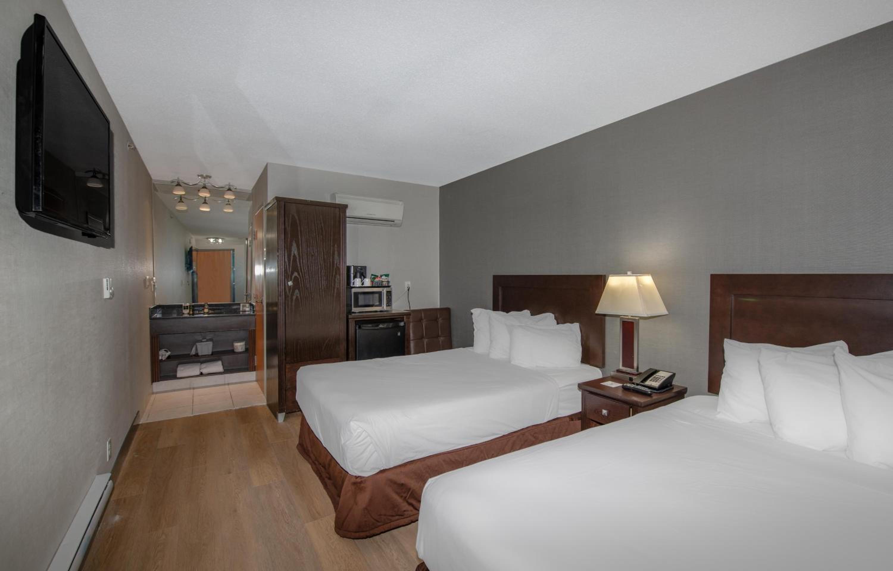 Coast, 2 Double Beds, Partial View