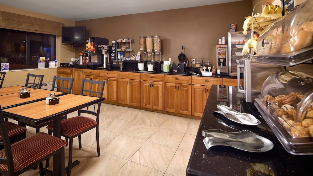 MHO INN and SUITES 37/48
