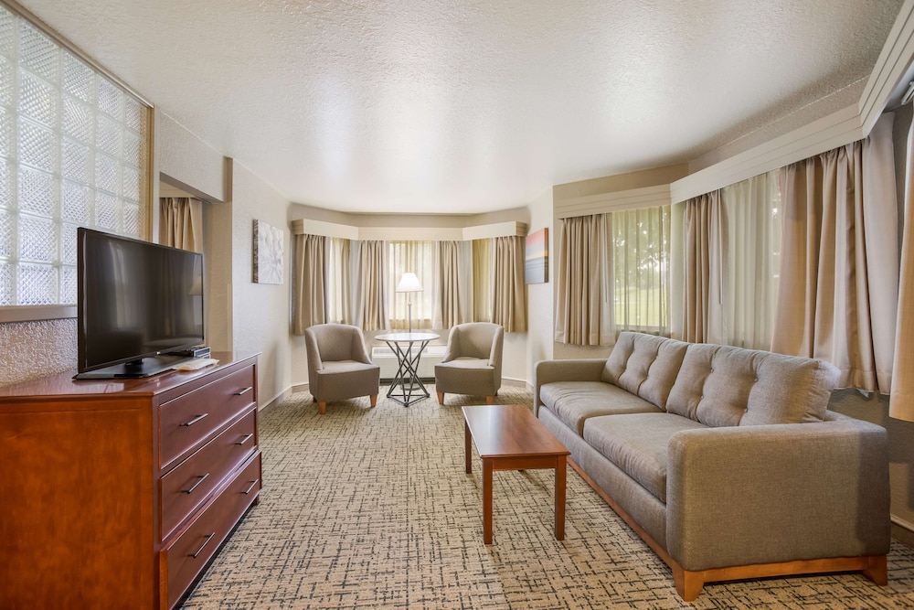 Best Western Harbour Pointe Lakefront 28/37