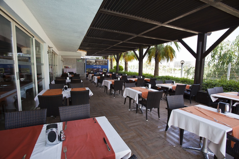 Adella Side Hotel 68/73