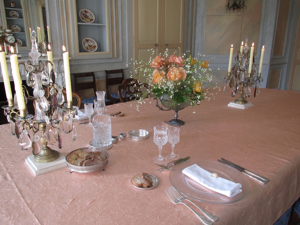 Chateau De Vauloge 19/30