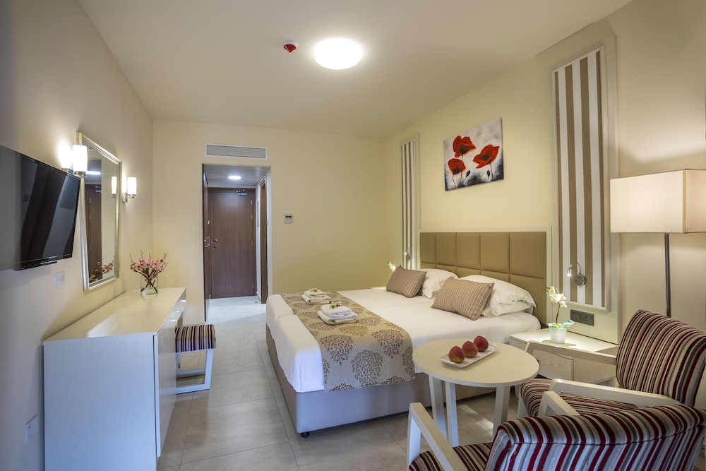 Aquamare Beach Hotel & Spa 18/61