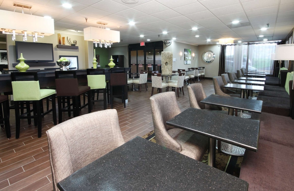 Hampton Inn Indianapolis-N.E./Castleton 30/42