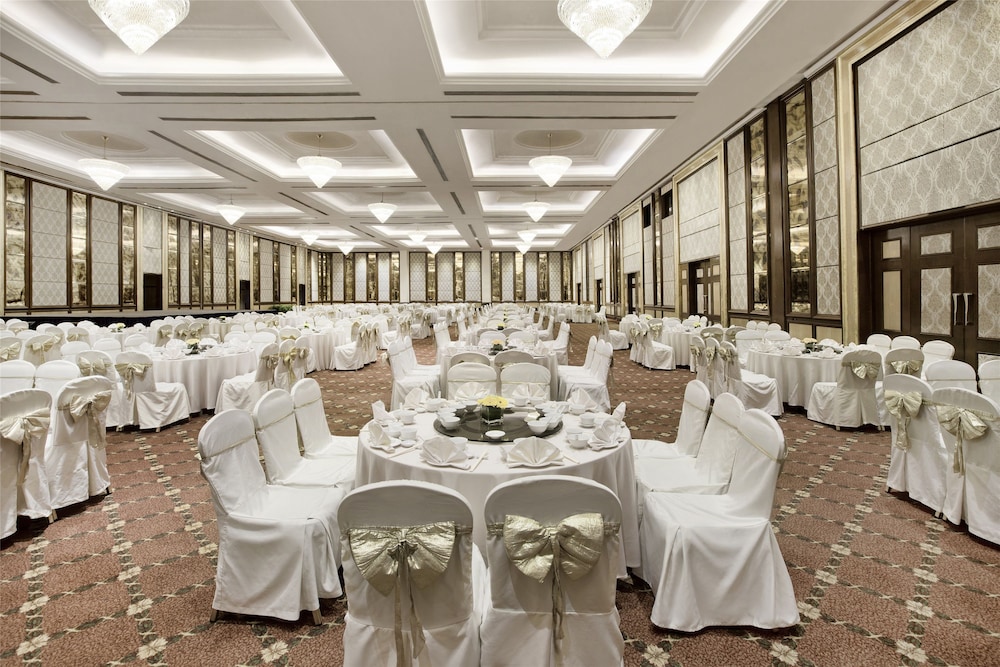 Dorsett Grand Subang 44/64