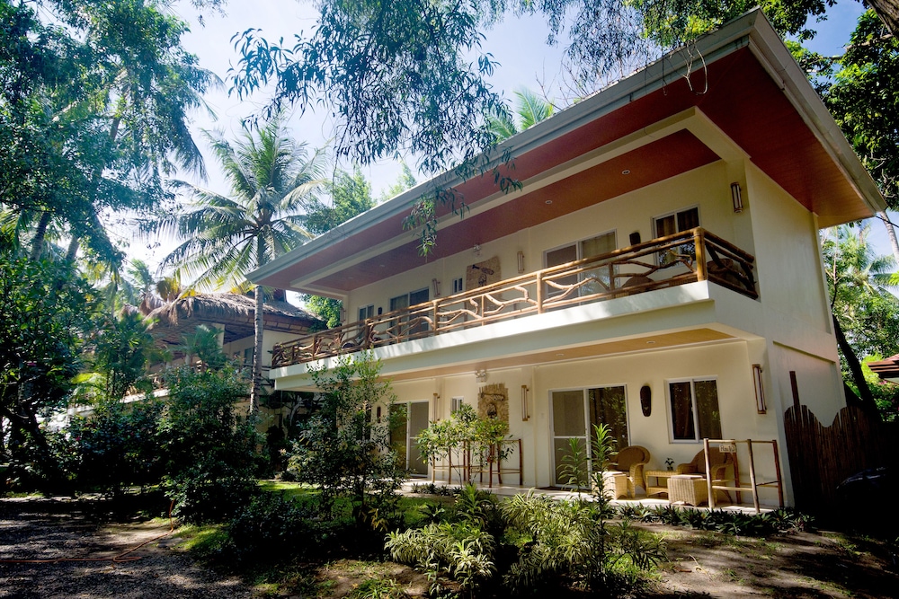 Mikes Dauin Beach Resort 4/70
