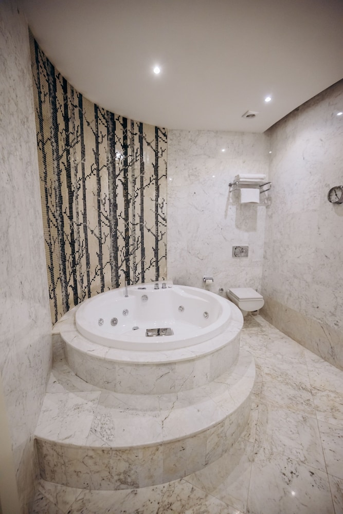 Sahil Hotel Baku 65/68