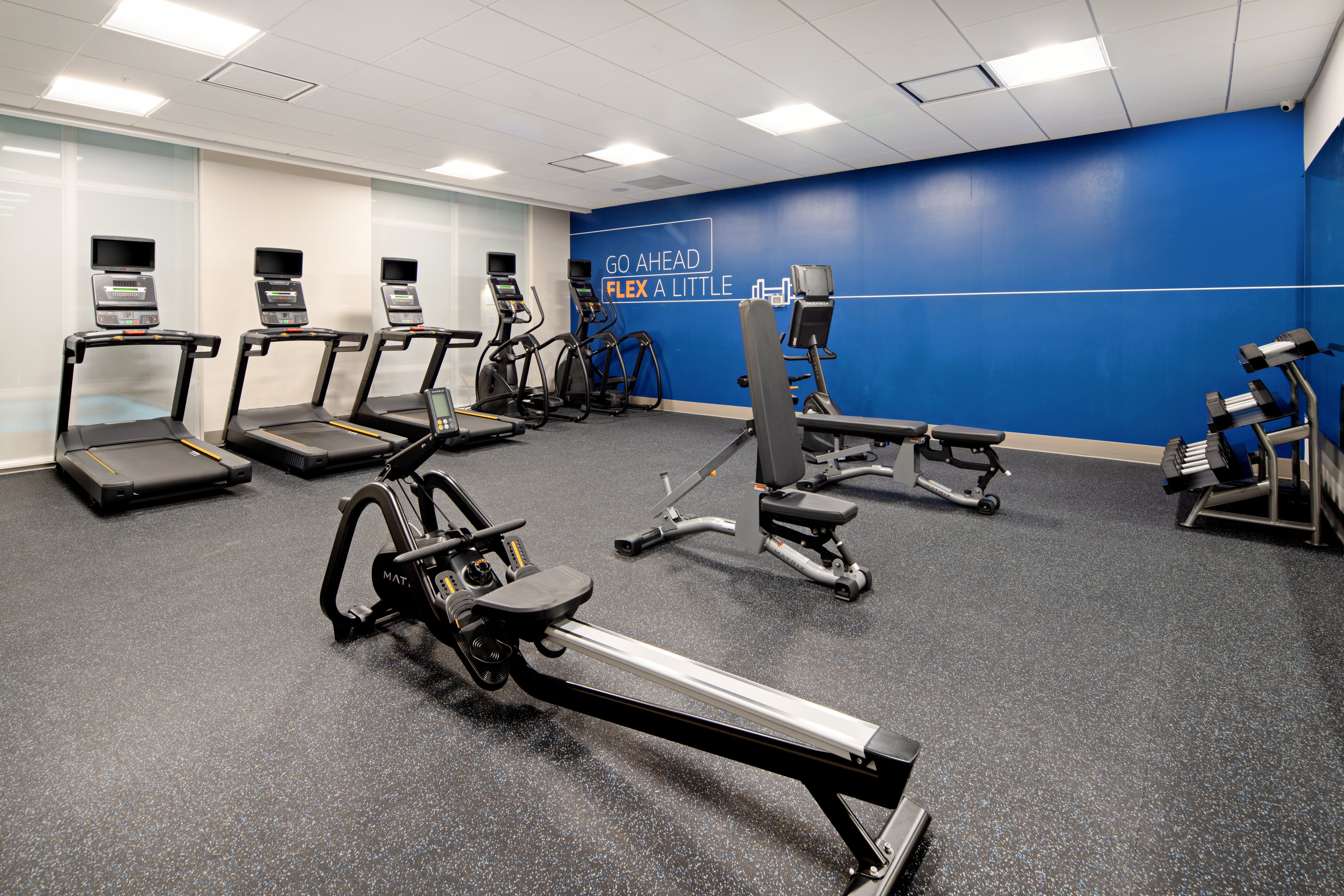 Holiday Inn Express and Suites Palm Desert Millennium 31/52