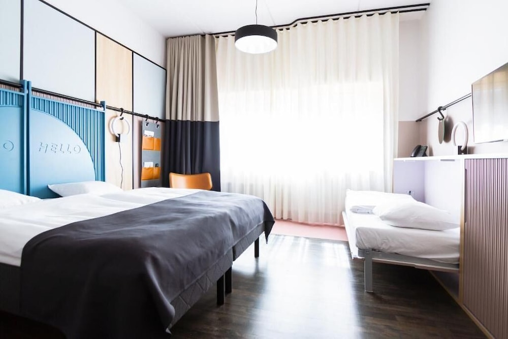SUPERIOR, FAMILY, 4 BEDS