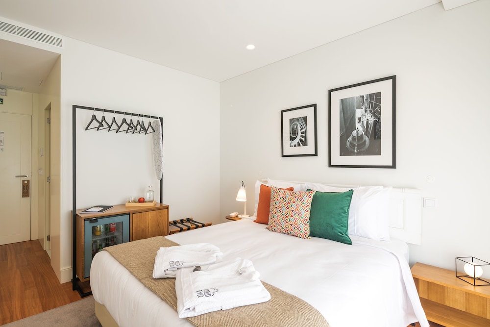 ROOM, DOUBLE BED, CITY VIEW
