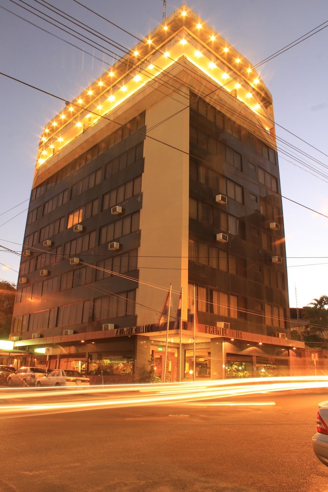 Premier Hill Suites 3/68