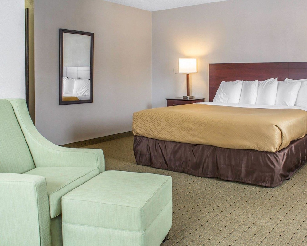 Econo Lodge Ames 3/21