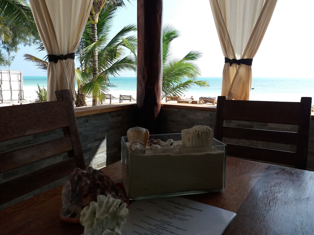 White Dream Lodge & Restaurant 21/49