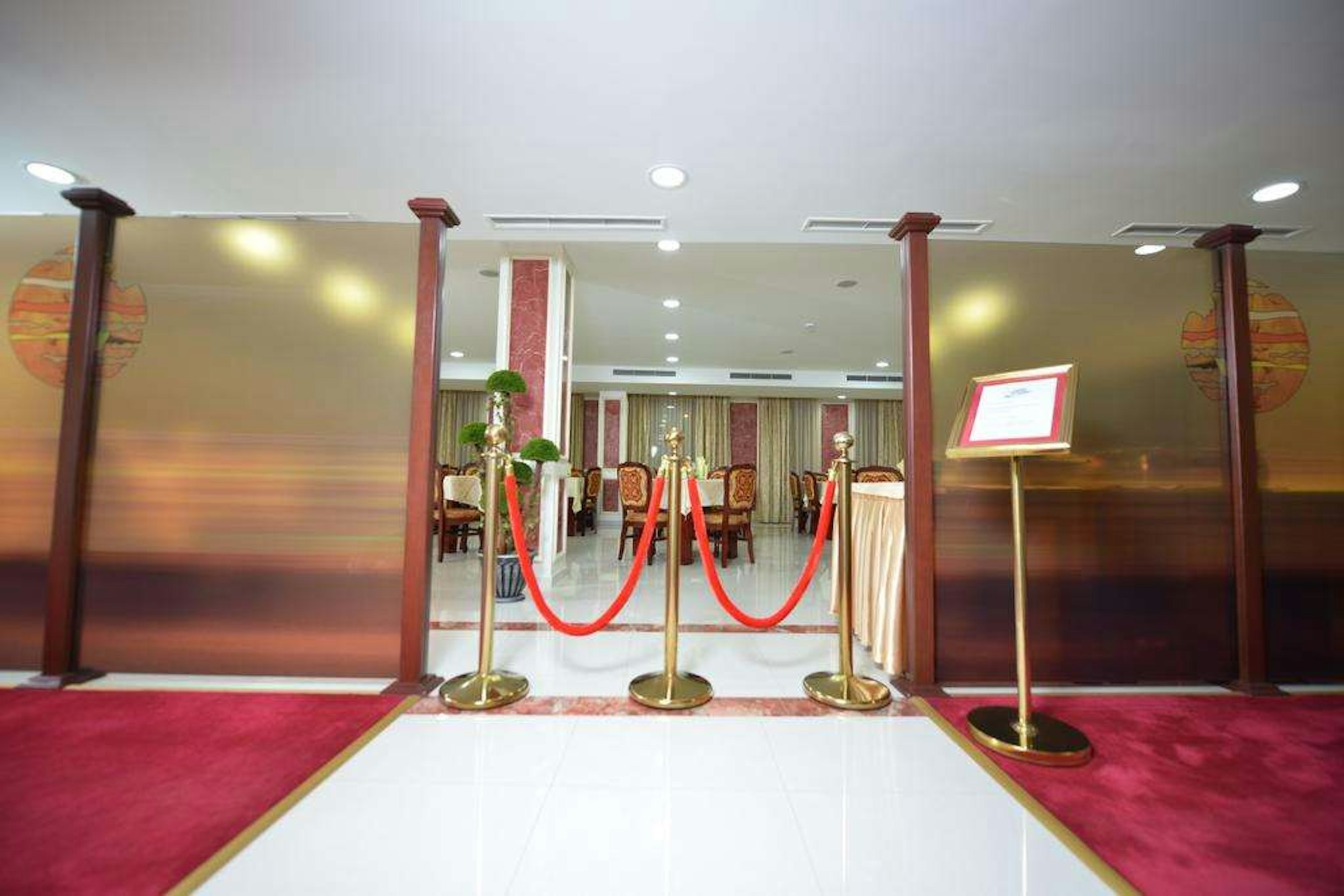 Gold Hotel 45/67