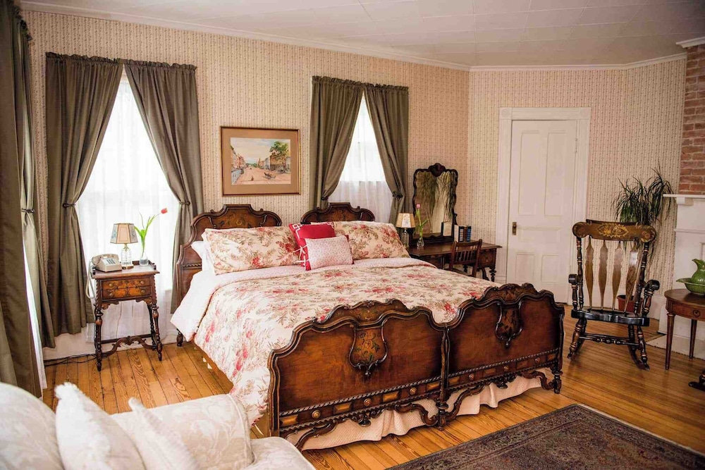 Springside Inn 10/44