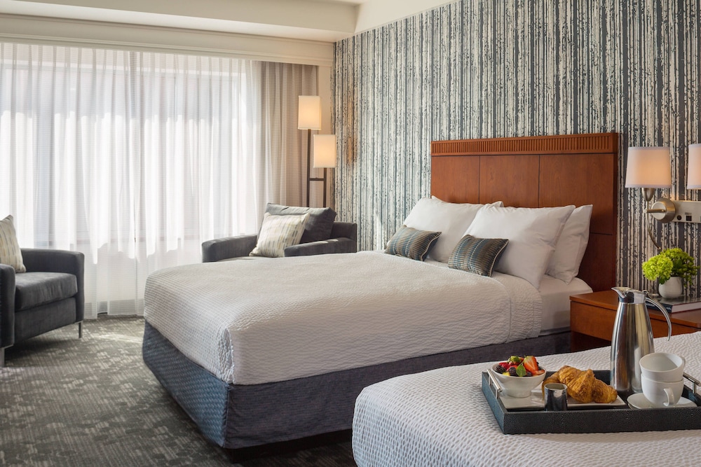 Courtyard Marriott Burlington Harbor 6/48