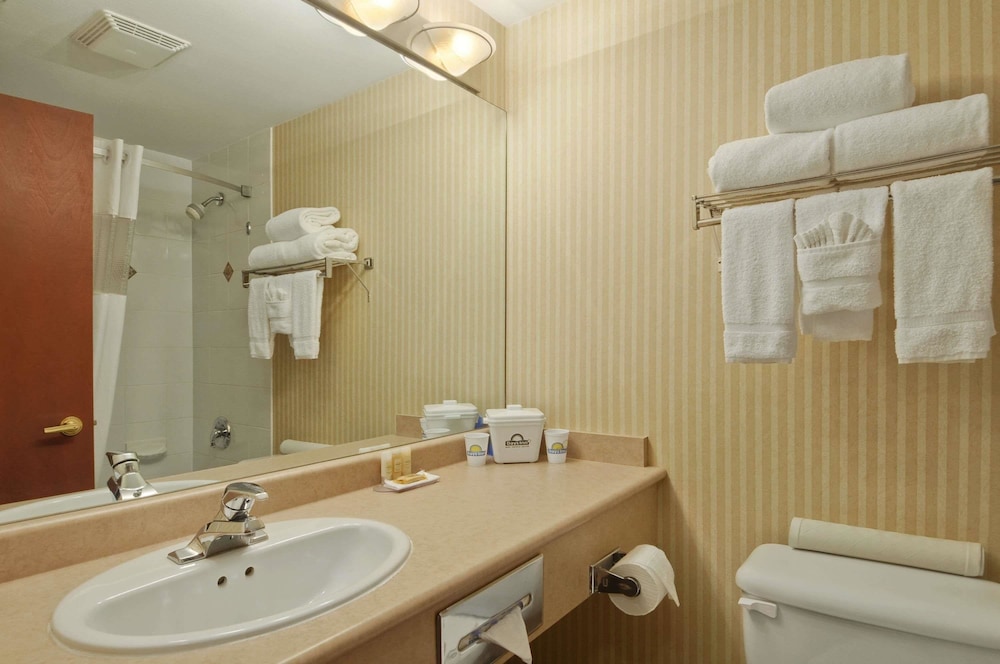 Days Inn By Wyndham Vancouver Airport 8/20